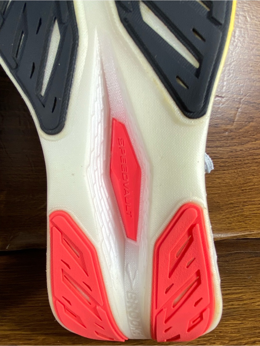 Brooks Hyperion max women’s shoe size 8 - Picture 13 of 14